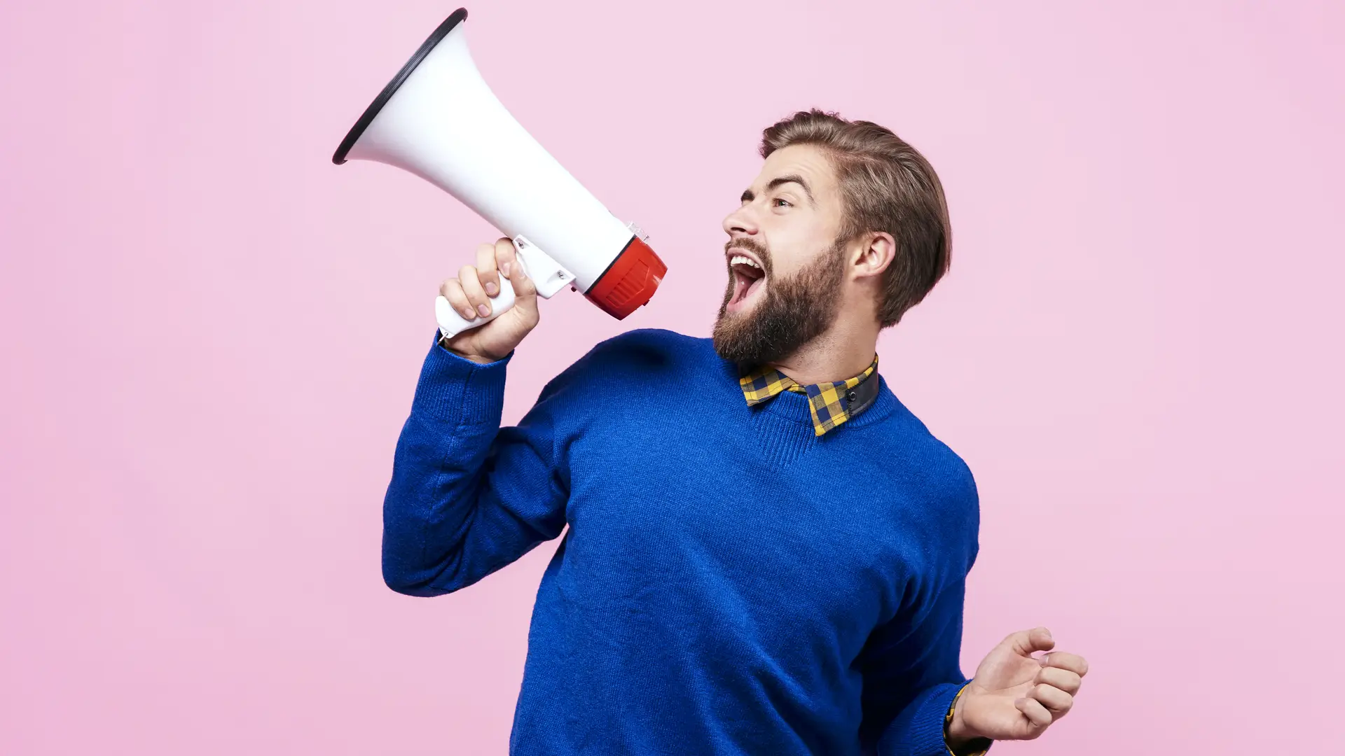 Boy using a megaphone that represents the EE reviews