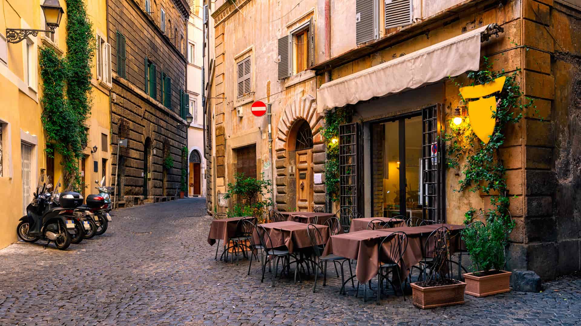 Old streets from Rome that represents the international deals in Italy