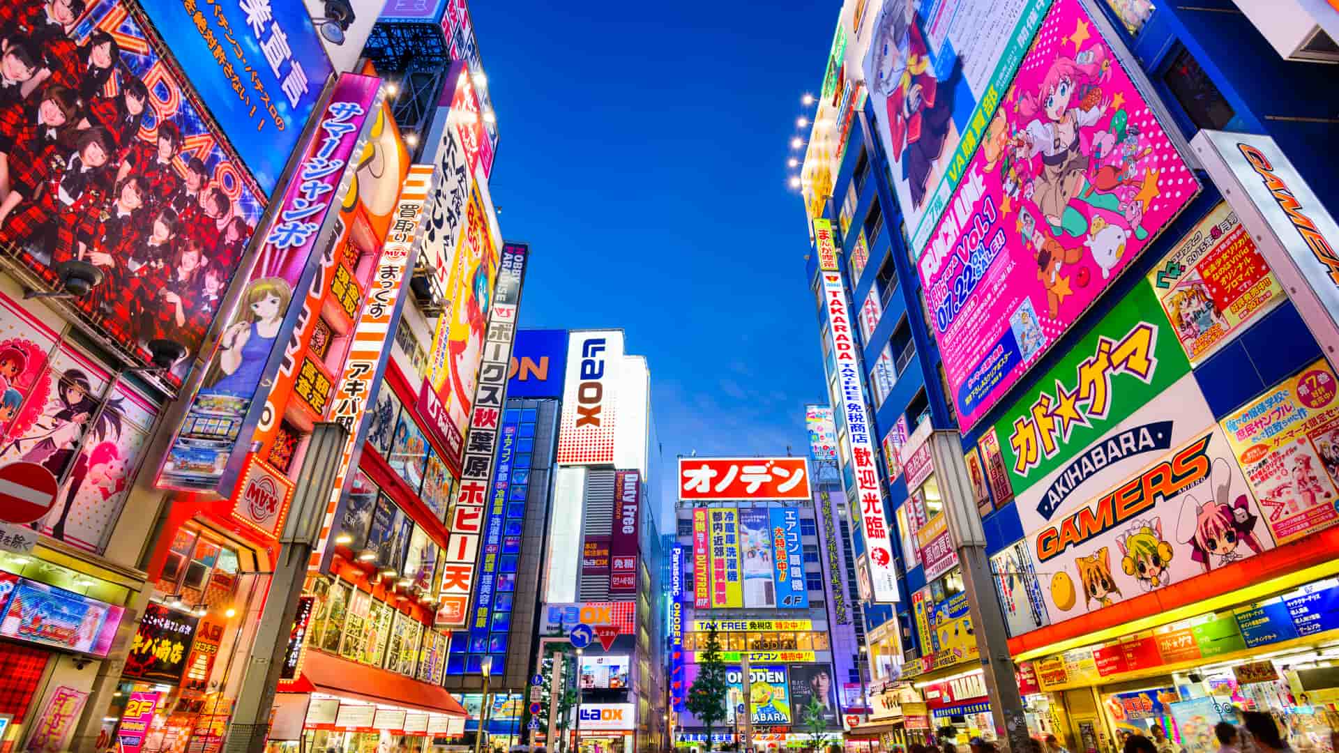 Street view of Tokio to present the international deals in this japanese city