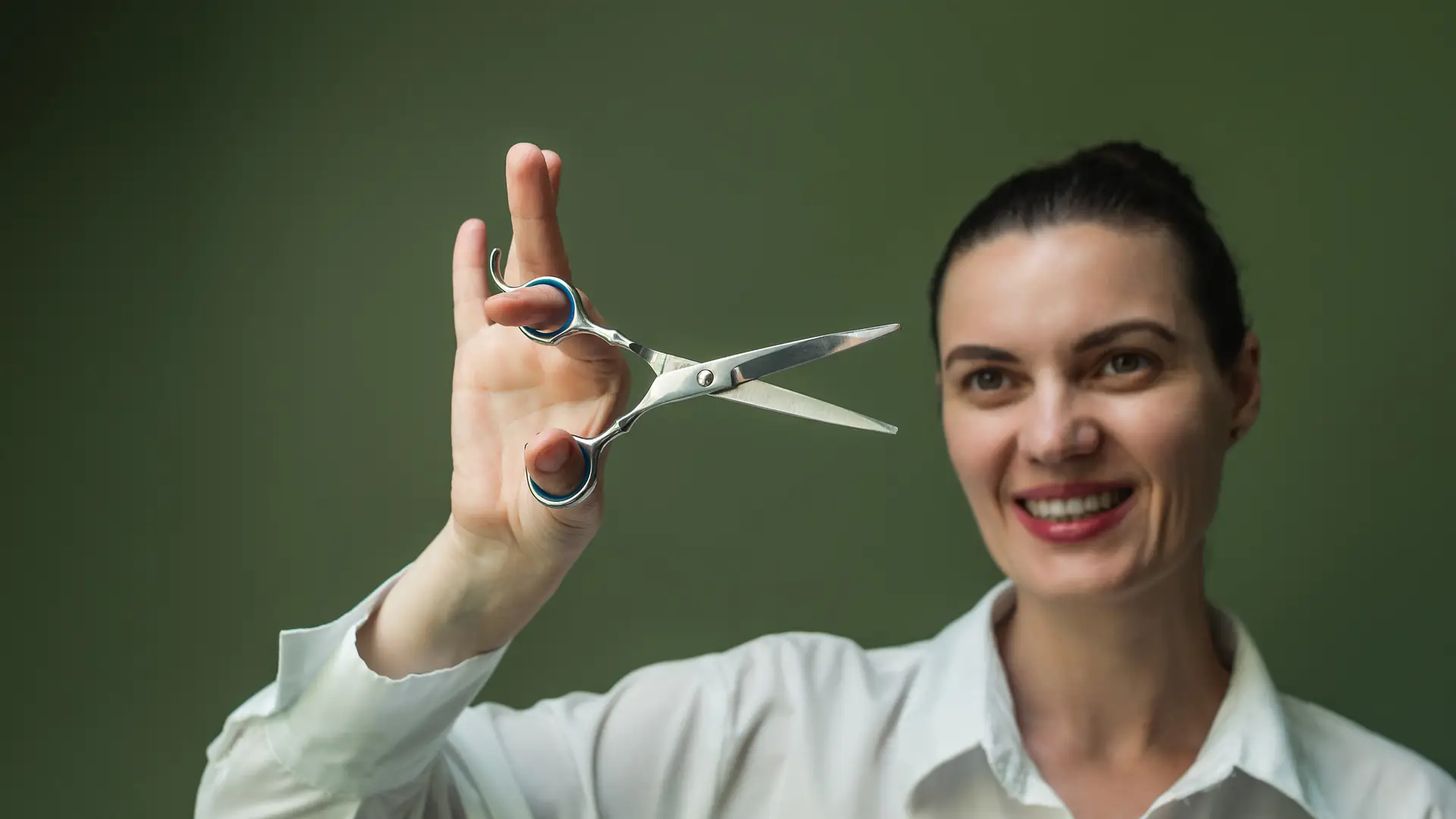 Girl holding a scissors that means how to cancel Shell Energy plans